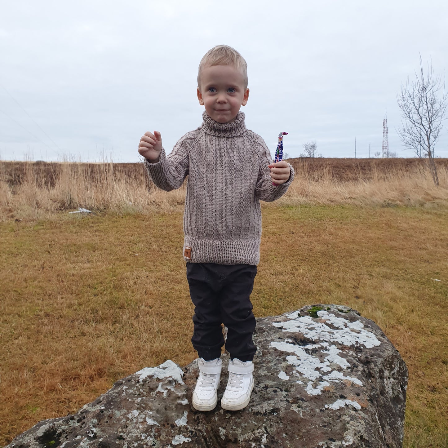 Nótt eftir nótt krakkapeysa