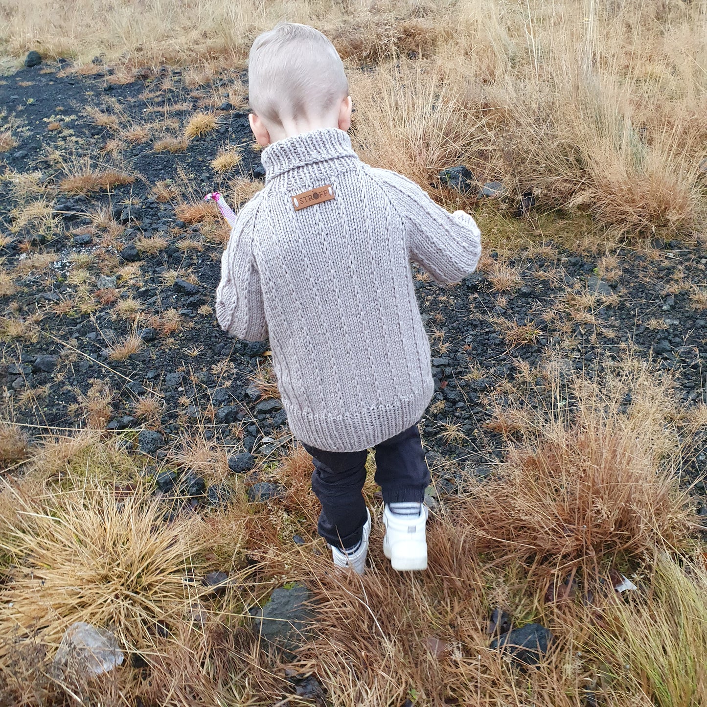 Nótt eftir nótt krakkapeysa