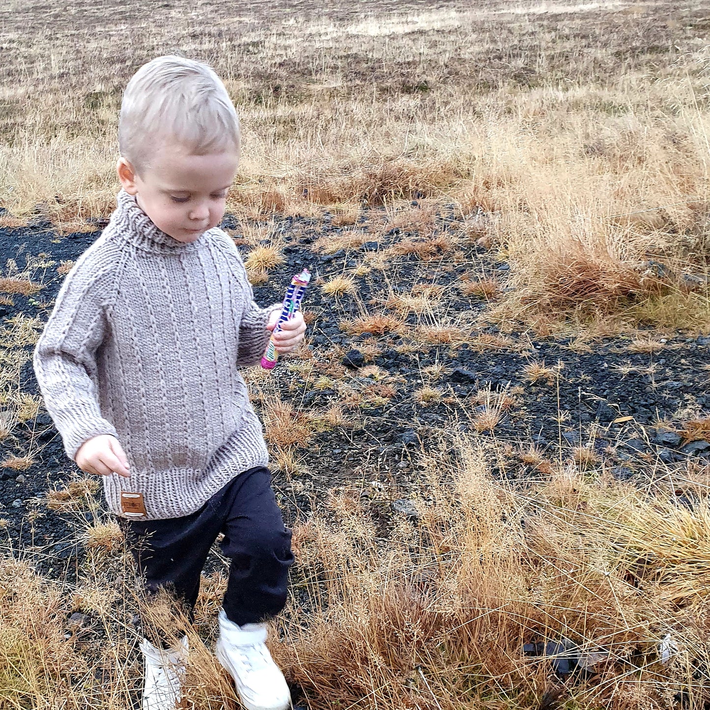 Nótt eftir nótt krakkapeysa