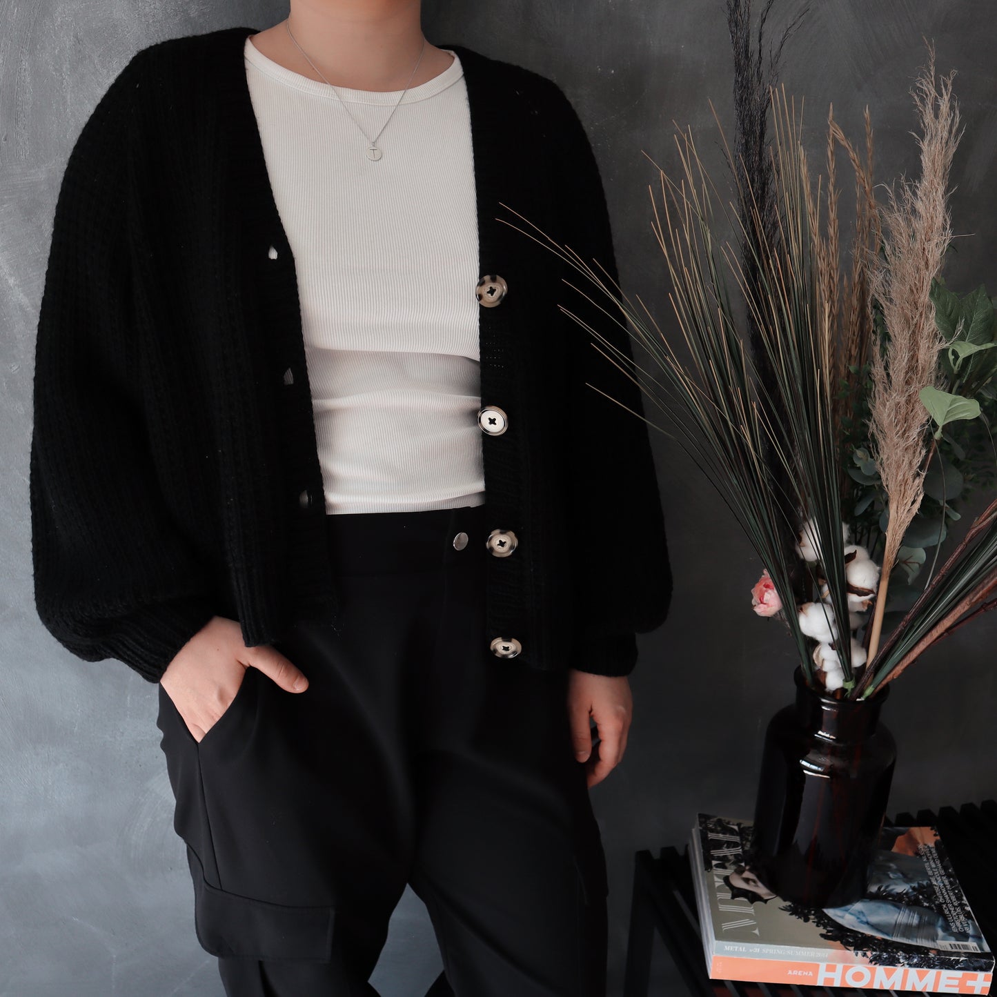 Ynja cardigan. Prjónauppskrift á fullorðna frá Stroff. Með V-hálsmáli